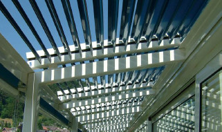 Sun Room Retractable Louvre Roof Customized Color Waterproof Air Ventilation