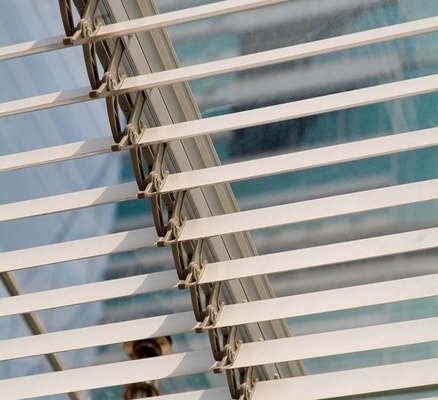 Exterior Ceiling Louvre Sun Shade Systems 1000 - 6000mm Blades Span Motorized Control