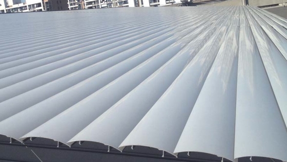 Exterior Ceiling Louvre Sun Shade Systems 1000 - 6000mm Blades Span Motorized Control