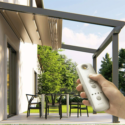 Oteller / Restoranlar Geri Çekilebilir Çatı Pergola Yüksek Gerilim PVC Kumaş Hava Koruması